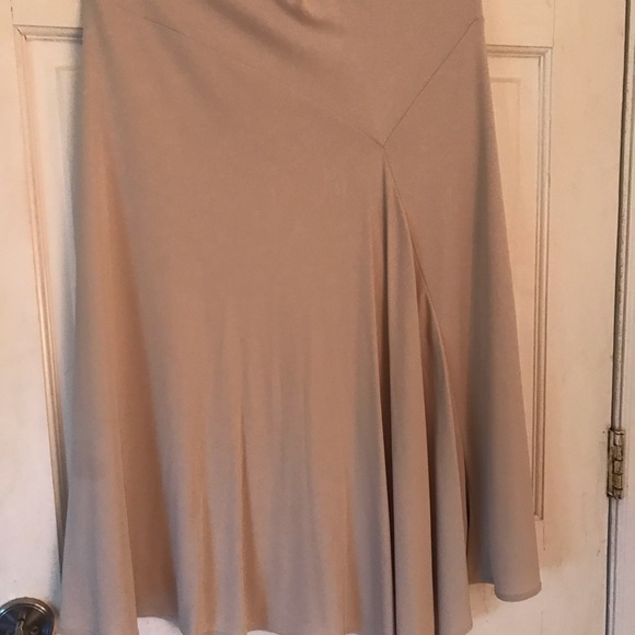 Off white skirt. - Picture 4 of 5